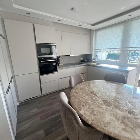 Apartament In En Merkezi Konumunda Guezel Bir