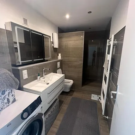 In En Merkezi Konumunda Guezel Bir Apartment Garbsen